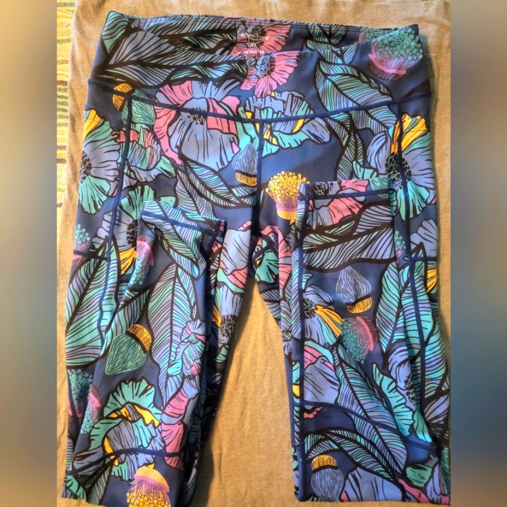 Feed me or fight Me xl "rabbit hole" legging euc
